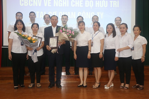 Gặp mặt, chia tay CBCNV nghỉ hưu quý 4 năm 2019